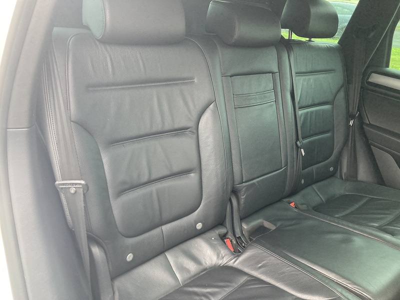 Volkswagen 3.0 TDI V6 BlueMotion Tech R-Line SUV 5dr Diesel Tiptronic 4WD Euro 6 (s/s) (204 ps)