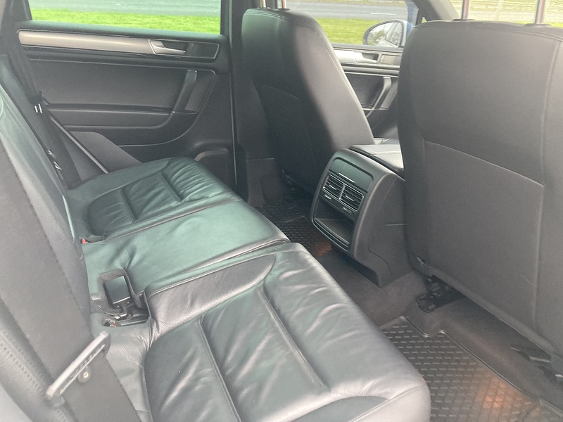 Volkswagen 3.0 TDI V6 BlueMotion Tech R-Line SUV 5dr Diesel Tiptronic 4WD Euro 6 (s/s) (204 ps)