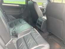 Volkswagen 3.0 TDI V6 BlueMotion Tech R-Line SUV 5dr Diesel Tiptronic 4WD Euro 6 (s/s) (204 ps)