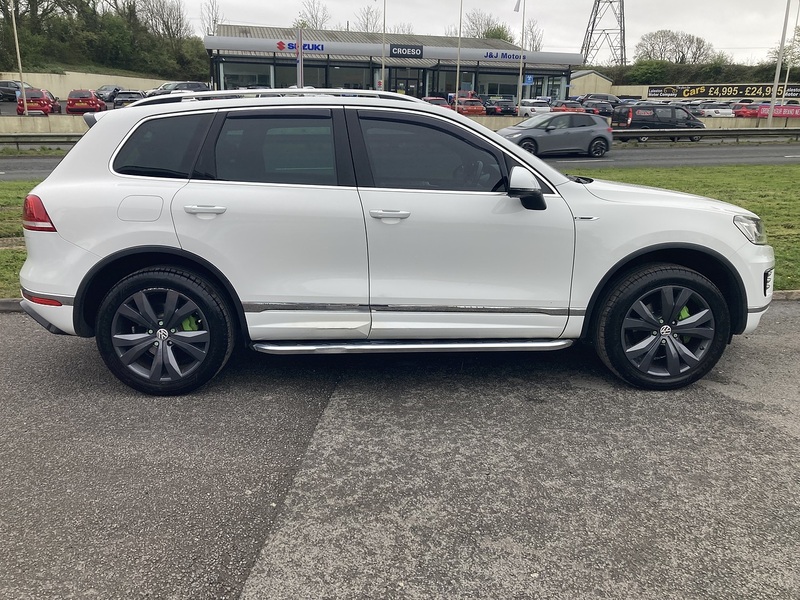 Volkswagen 3.0 TDI V6 BlueMotion Tech R-Line SUV 5dr Diesel Tiptronic 4WD Euro 6 (s/s) (204 ps)