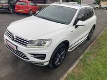 Volkswagen 3.0 TDI V6 BlueMotion Tech R-Line SUV 5dr Diesel Tiptronic 4WD Euro 6 (s/s) (204 ps)