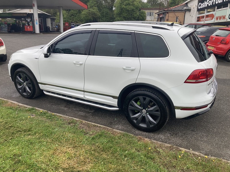 Volkswagen 3.0 TDI V6 BlueMotion Tech R-Line SUV 5dr Diesel Tiptronic 4WD Euro 6 (s/s) (204 ps)