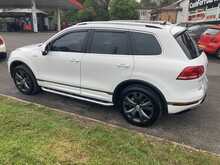 Volkswagen 3.0 TDI V6 BlueMotion Tech R-Line SUV 5dr Diesel Tiptronic 4WD Euro 6 (s/s) (204 ps)