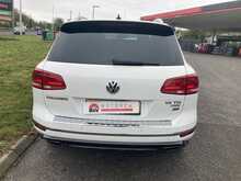 Volkswagen 3.0 TDI V6 BlueMotion Tech R-Line SUV 5dr Diesel Tiptronic 4WD Euro 6 (s/s) (204 ps)