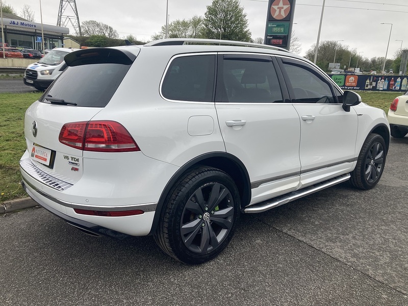 Volkswagen 3.0 TDI V6 BlueMotion Tech R-Line SUV 5dr Diesel Tiptronic 4WD Euro 6 (s/s) (204 ps)