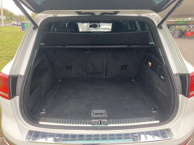 Volkswagen 3.0 TDI V6 BlueMotion Tech R-Line SUV 5dr Diesel Tiptronic 4WD Euro 6 (s/s) (204 ps)