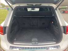 Volkswagen 3.0 TDI V6 BlueMotion Tech R-Line SUV 5dr Diesel Tiptronic 4WD Euro 6 (s/s) (204 ps)