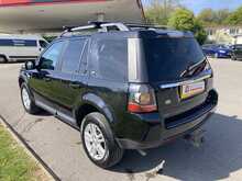 Land Rover 2.2 TD4 Black and White SUV 5dr Diesel Manual 4WD Euro 5 (s/s) (150 ps)