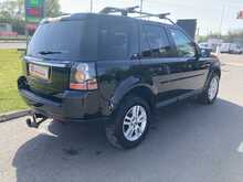 Land Rover 2.2 TD4 Black and White SUV 5dr Diesel Manual 4WD Euro 5 (s/s) (150 ps)