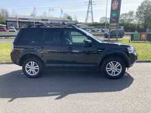 Land Rover 2.2 TD4 Black and White SUV 5dr Diesel Manual 4WD Euro 5 (s/s) (150 ps)