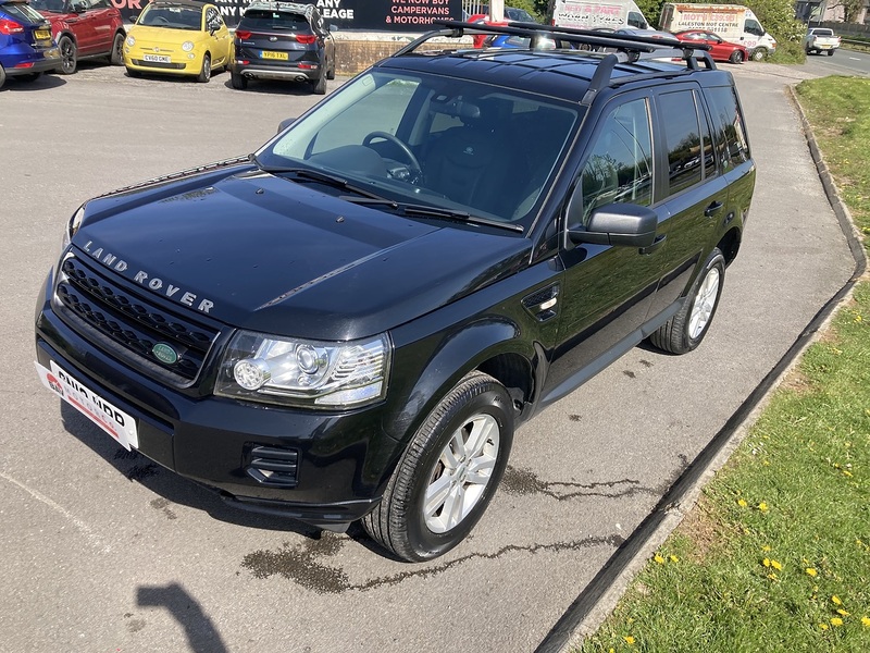 Land Rover 2.2 TD4 Black and White SUV 5dr Diesel Manual 4WD Euro 5 (s/s) (150 ps)