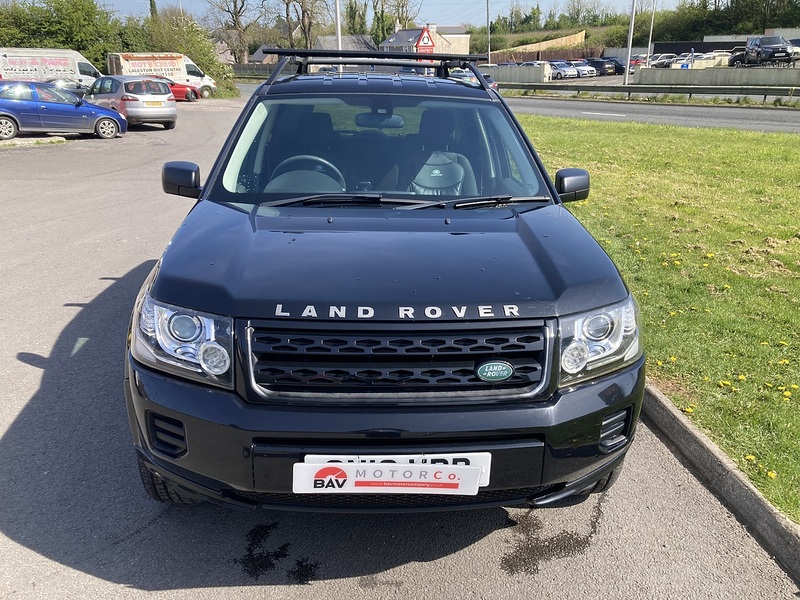 Land Rover 2.2 TD4 Black and White SUV 5dr Diesel Manual 4WD Euro 5 (s/s) (150 ps)