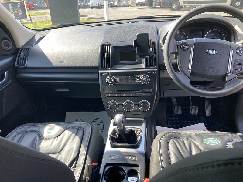 Land Rover 2.2 TD4 Black and White SUV 5dr Diesel Manual 4WD Euro 5 (s/s) (150 ps)