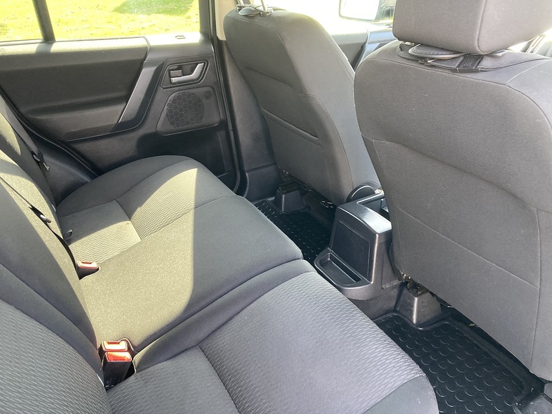 Land Rover 2.2 TD4 Black and White SUV 5dr Diesel Manual 4WD Euro 5 (s/s) (150 ps)