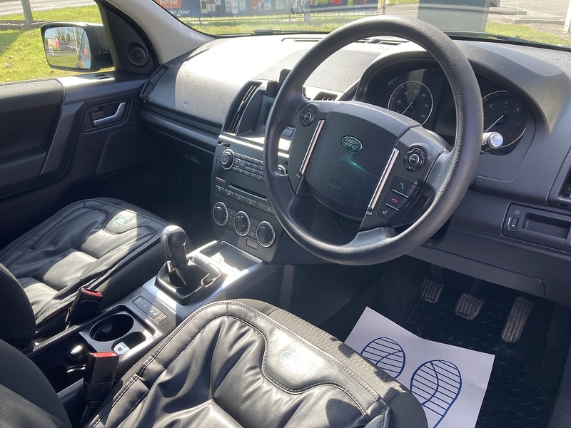 Land Rover 2.2 TD4 Black and White SUV 5dr Diesel Manual 4WD Euro 5 (s/s) (150 ps)