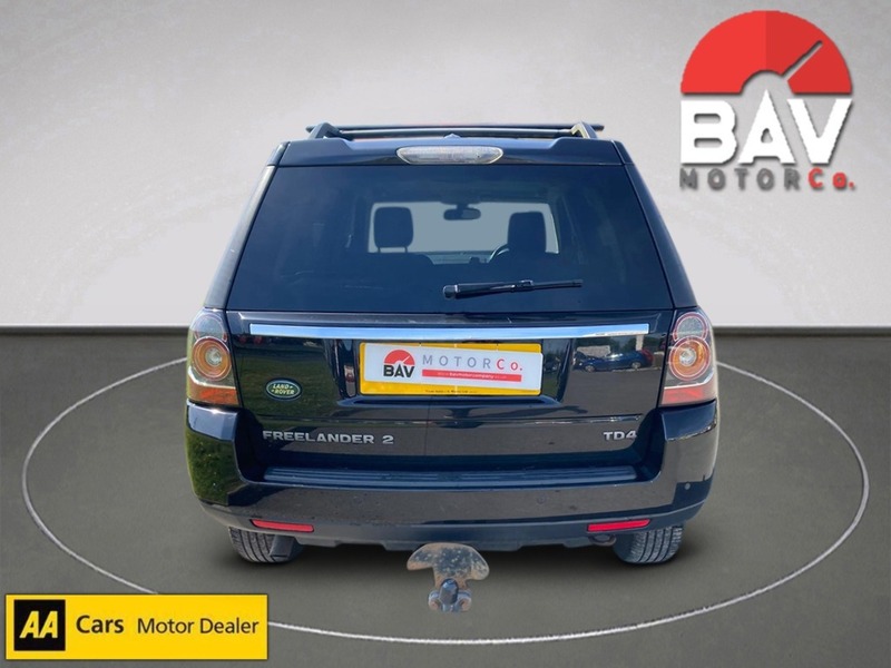 Land Rover 2.2 TD4 Black and White SUV 5dr Diesel Manual 4WD Euro 5 (s/s) (150 ps)