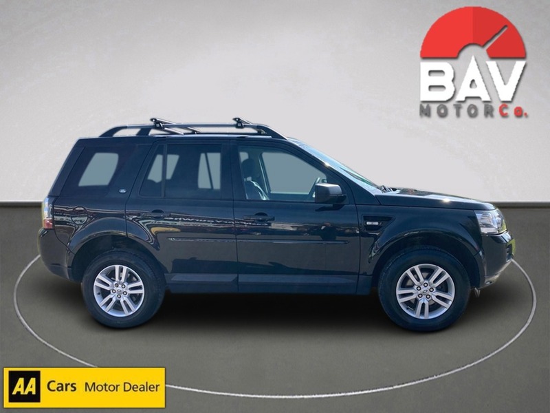 Land Rover 2.2 TD4 Black and White SUV 5dr Diesel Manual 4WD Euro 5 (s/s) (150 ps)