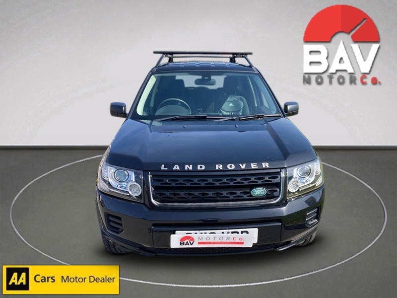 Land Rover 2.2 TD4 Black and White SUV 5dr Diesel Manual 4WD Euro 5 (s/s) (150 ps)