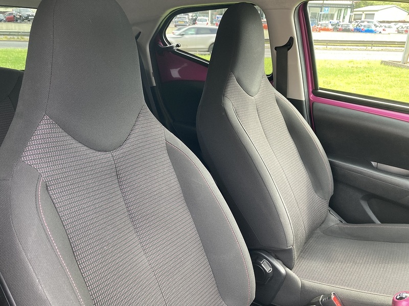 Toyota 1.0 VVT-i x-cite Hatchback 5dr Petrol Manual Euro 6 (71 ps)