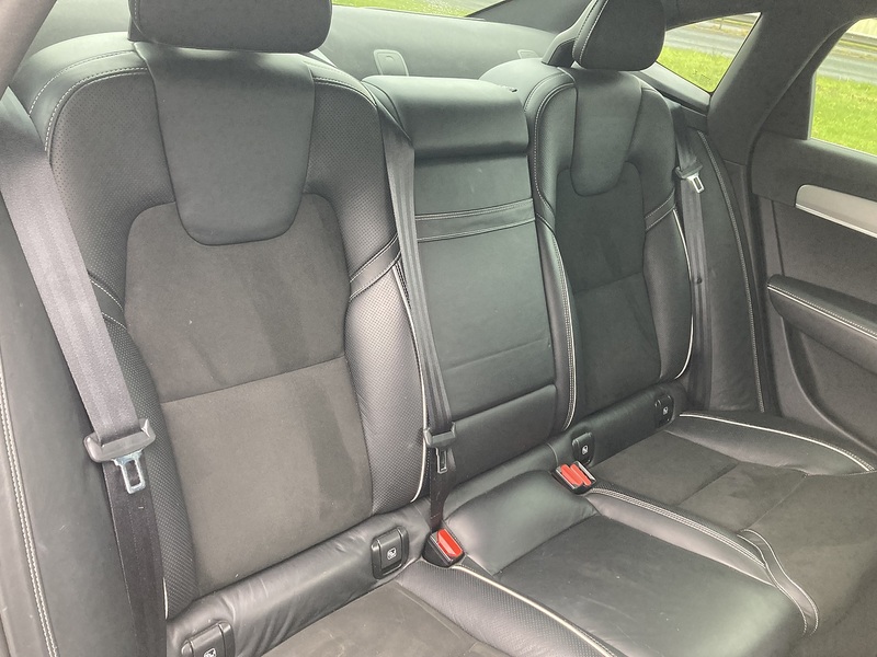 Volvo 2.0 D4 R-Design Saloon 4dr Diesel Auto Euro 6 (s/s) (190 ps)