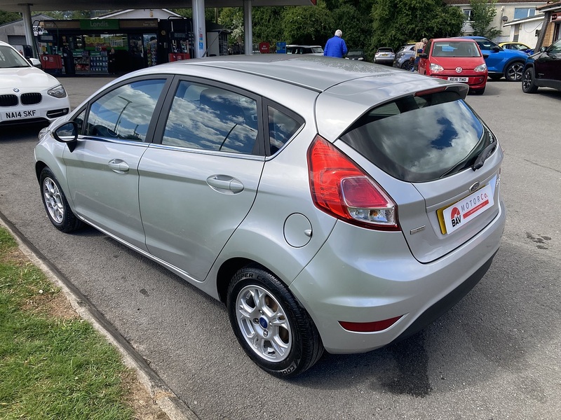 Ford 1.6 TDCi ECOnetic Zetec Hatchback 5dr Diesel Manual Euro 5 (s/s) (95 ps)