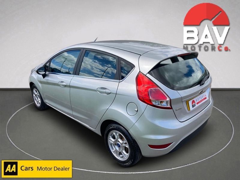 Ford 1.6 TDCi ECOnetic Zetec Hatchback 5dr Diesel Manual Euro 5 (s/s) (95 ps)