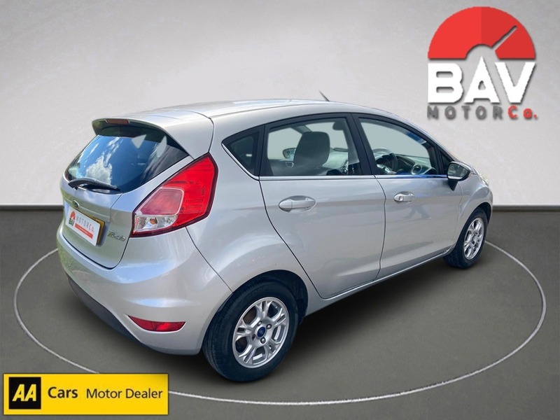 Ford 1.6 TDCi ECOnetic Zetec Hatchback 5dr Diesel Manual Euro 5 (s/s) (95 ps)