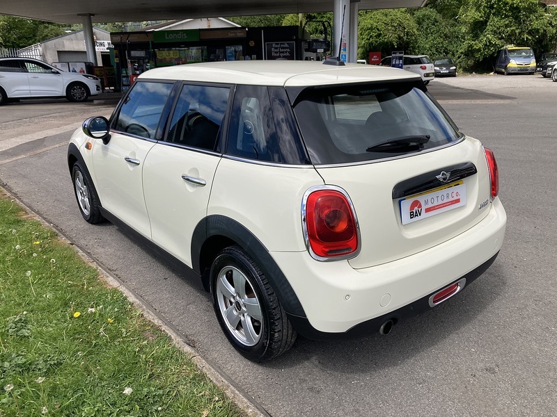 MINI 1.5 Cooper Hatchback 5dr Petrol Manual Euro 6 (s/s) (136 ps)