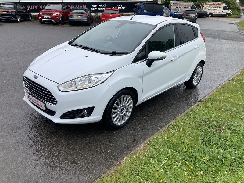 Ford 1.0T EcoBoost Titanium Hatchback 5dr Petrol Manual Euro 5 (s/s) (100 ps)