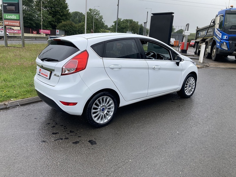 Ford 1.0T EcoBoost Titanium Hatchback 5dr Petrol Manual Euro 5 (s/s) (100 ps)