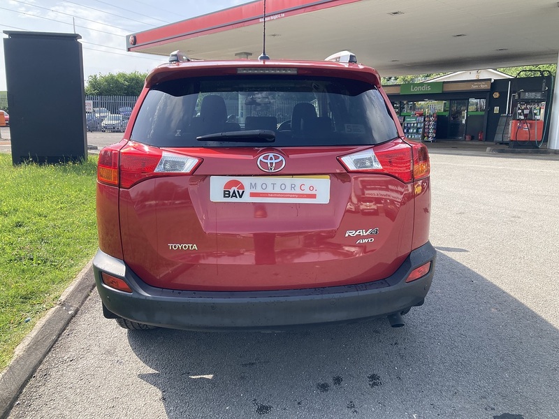Toyota 2.2 D-CAT Invincible SUV 5dr Diesel Auto 4WD Euro 5 (150 ps)