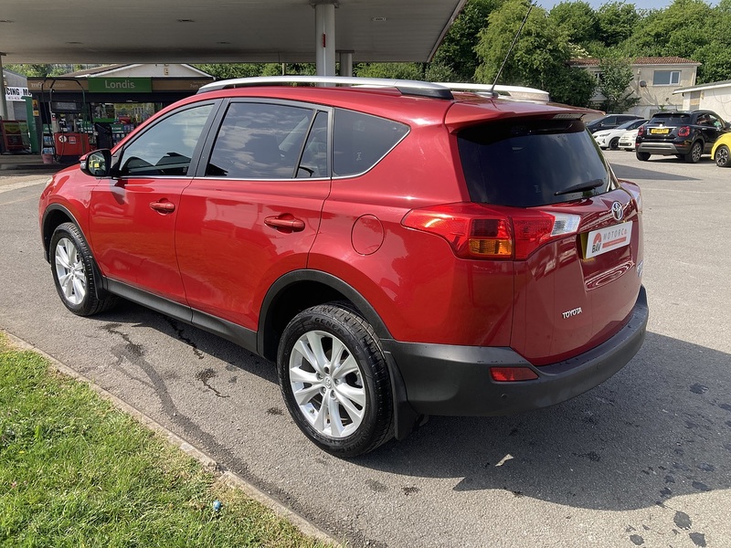 Toyota 2.2 D-CAT Invincible SUV 5dr Diesel Auto 4WD Euro 5 (150 ps)