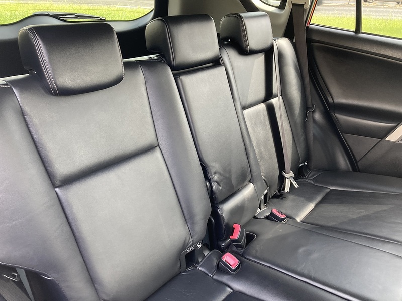 Toyota 2.2 D-CAT Invincible SUV 5dr Diesel Auto 4WD Euro 5 (150 ps)