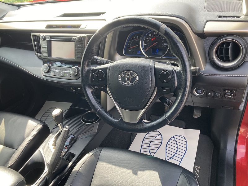 Toyota 2.2 D-CAT Invincible SUV 5dr Diesel Auto 4WD Euro 5 (150 ps)