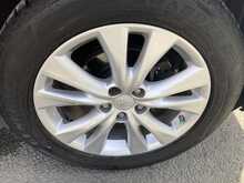 Toyota 2.2 D-CAT Invincible SUV 5dr Diesel Auto 4WD Euro 5 (150 ps)