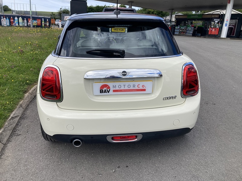 MINI 1.5 Cooper Exclusive Hatchback 5dr Petrol Manual Euro 6 (s/s) (136 ps)