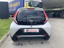 Toyota 1.0 VVT-i x-trend Hatchback 5dr Petrol Manual Euro 6 (s/s) (71 ps)