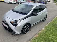 Toyota 1.0 VVT-i x-trend Hatchback 5dr Petrol Manual Euro 6 (s/s) (71 ps)