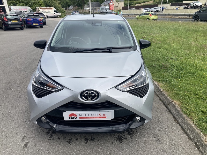 Toyota 1.0 VVT-i x-trend Hatchback 5dr Petrol Manual Euro 6 (s/s) (71 ps)