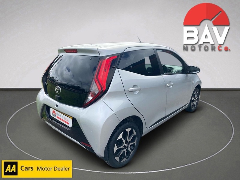 Toyota 1.0 VVT-i x-trend Hatchback 5dr Petrol Manual Euro 6 (s/s) (71 ps)