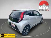 Toyota 1.0 VVT-i x-trend Hatchback 5dr Petrol Manual Euro 6 (s/s) (71 ps)