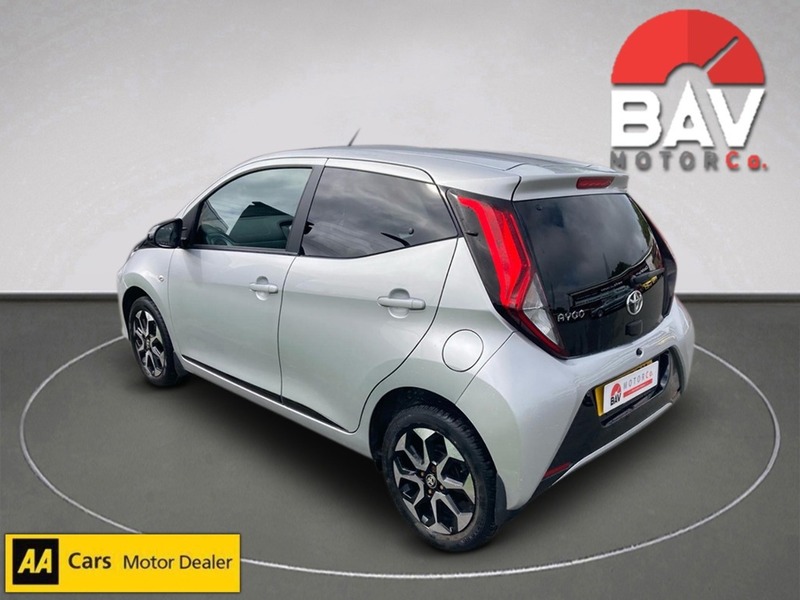 Toyota 1.0 VVT-i x-trend Hatchback 5dr Petrol Manual Euro 6 (s/s) (71 ps)