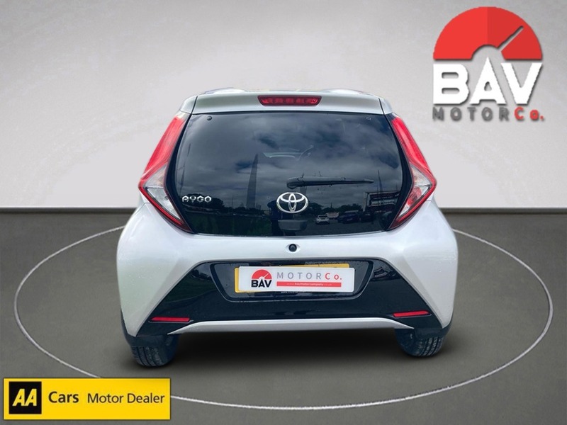Toyota 1.0 VVT-i x-trend Hatchback 5dr Petrol Manual Euro 6 (s/s) (71 ps)