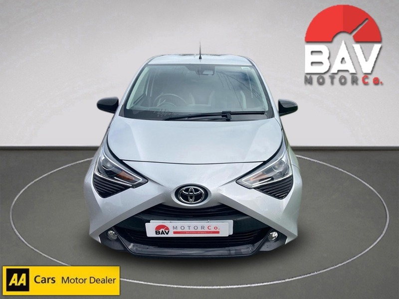 Toyota 1.0 VVT-i x-trend Hatchback 5dr Petrol Manual Euro 6 (s/s) (71 ps)