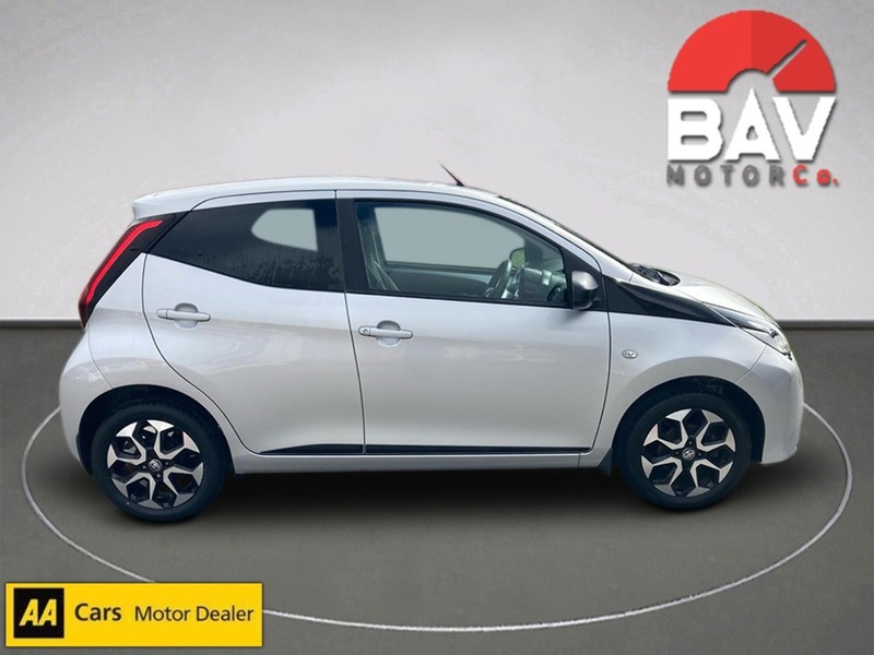 Toyota 1.0 VVT-i x-trend Hatchback 5dr Petrol Manual Euro 6 (s/s) (71 ps)