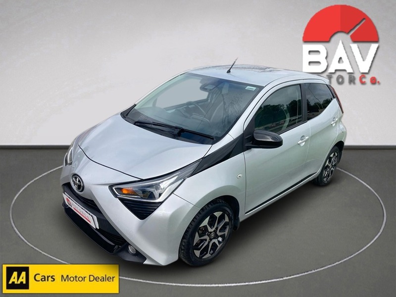 Toyota 1.0 VVT-i x-trend Hatchback 5dr Petrol Manual Euro 6 (s/s) (71 ps)