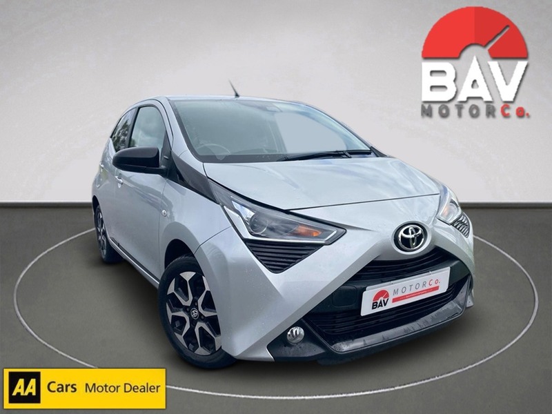 Toyota 1.0 VVT-i x-trend Hatchback 5dr Petrol Manual Euro 6 (s/s) (71 ps)