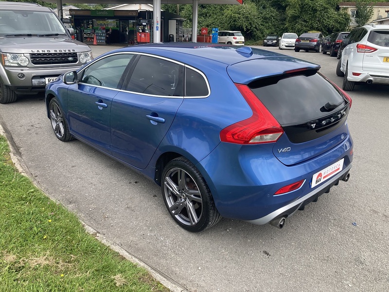 Volvo 2.0 T2 R-Design Pro Hatchback 5dr Petrol Manual Euro 6 (s/s) (122 ps)
