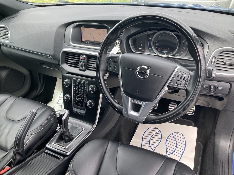 Volvo 2.0 T2 R-Design Pro Hatchback 5dr Petrol Manual Euro 6 (s/s) (122 ps)