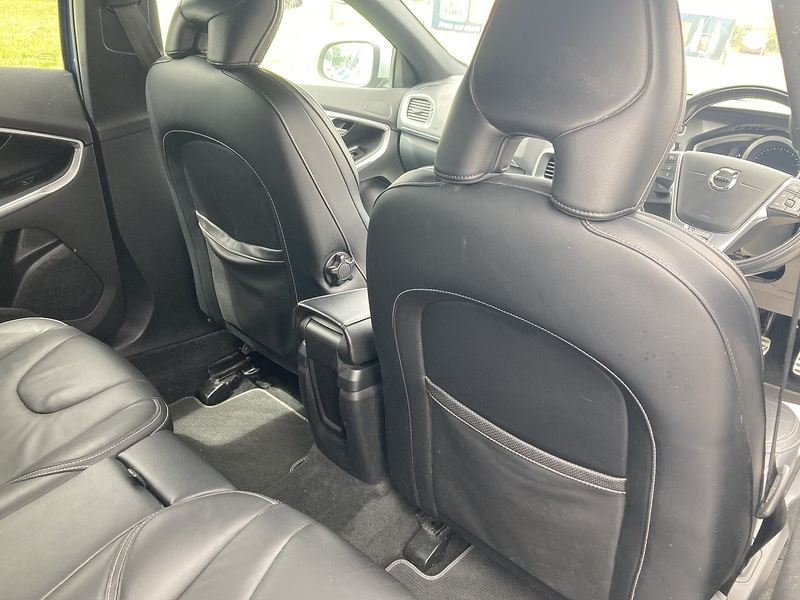 Volvo 2.0 T2 R-Design Pro Hatchback 5dr Petrol Manual Euro 6 (s/s) (122 ps)